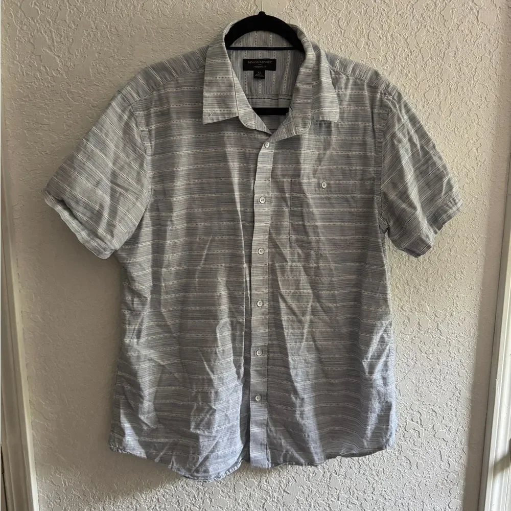 Banana Republic Men’s Gray Striped Button Down Shirt XL Slim Fit Short Sleeve